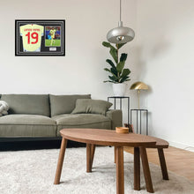 画像をギャラリービューアに読み込む, ラミン・ヤマル【直筆サイン入り】スペイン代表 2024-25 アウェイユニホーム(フレーム入り)