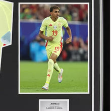 画像をギャラリービューアに読み込む, ラミン・ヤマル【直筆サイン入り】スペイン代表 2024-25 アウェイユニホーム(フレーム入り)