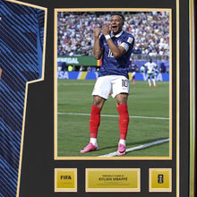 画像をギャラリービューアに読み込む, キリアン・エムバペ【直筆サイン入り】2026 FIFAワールドカップ フランス代表 2026 ホームユニフォーム(額装・フレーム入り)