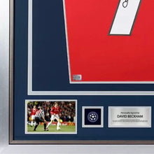 画像をギャラリービューアに読み込む, =店内販売品= デイビット・ベッカム【直筆サイン入り】マンチェスターユナイテッド 1999 ホームユニホーム(フレーム入り)