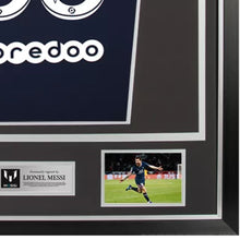 画像をギャラリービューアに読み込む, リオネル・メッシ【直筆サイン入り】パリ・サンジェルマン 2021-2022 ホームユニフォーム(フレーム入り)