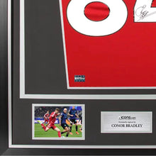 画像をギャラリービューアに読み込む, コナー・ブラッドリー【直筆サイン入り】リバプール 2025-26 ホームユニフォーム(フレーム入り)