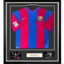 画像をギャラリービューアに読み込む, アンドレス・イニエスタ【直筆サイン】2002-03FCバルセロナユニホーム(フレーム入り)