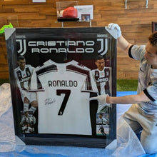 画像をギャラリービューアに読み込む, 【直筆サイン入り】クリスティアーノ・ロナウド ユニフォームの販売
