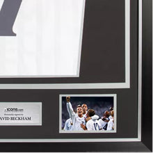 画像をギャラリービューアに読み込む, デビット・ベッカム【直筆サイン入り】イングランド代表 2002 ホームユニホーム(フレーム入り)
