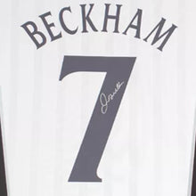 画像をギャラリービューアに読み込む, デビット・ベッカム【直筆サイン入り】イングランド代表 2002 ホームユニホーム(フレーム入り)