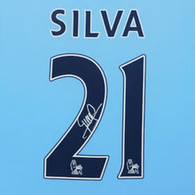 画像をギャラリービューアに読み込む, ダビド・シルバ【直筆サイン入り】マンチェスター・シティホームユニホーム2011/12(フレーム入り)