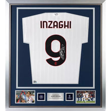 画像をギャラリービューアに読み込む, フィリッポ・インザーギ 【直筆サイン入り】 UEFAチャンピオンズリーグ公式 ACミラン 2024-25 アウェイユニフォーム(縦型フレーム入り)