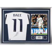 画像をギャラリービューアに読み込む, ガレス・ベイル【直筆サイン入り】レアル・マドリード2023-24ホームユニホーム(フレーム入り)