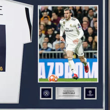 画像をギャラリービューアに読み込む, ガレス・ベイル【直筆サイン入り】レアル・マドリード2023-24ホームユニホーム(フレーム入り)