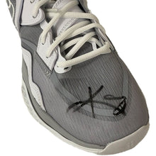 画像をギャラリービューアに読み込む, =残り1点= カイリー・アービング【直筆サイン入り】バスケットボールシューズ(フレーム入り)