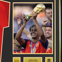 画像をギャラリービューアに読み込む, ラミン・ヤマル【直筆サイン入り】2026 FIFAワールドカップ スペイン代表 2024 ホームユニフォーム(額装・フレーム入り)※W杯写真
