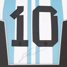 画像をギャラリービューアに読み込む, リオネル・メッシ【直筆サイン入り】2022アルゼンチン代表ユニフォーム(フレーム入り)