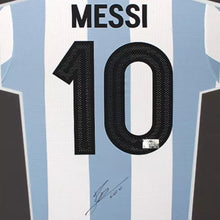画像をギャラリービューアに読み込む, リオネル・メッシ【直筆サイン入り】2024-2025アルゼンチン代表ユニフォーム(フレーム入り)