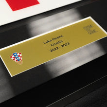 画像をギャラリービューアに読み込む, ルカ・モドリッチ【直筆サイン入り】クロアチア代表ユニホーム2022-23(フレーム入り)