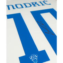 画像をギャラリービューアに読み込む, ルカ・モドリッチ【直筆サイン入り】クロアチア代表ユニホーム2022-23(フレーム入り)