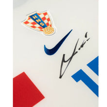 画像をギャラリービューアに読み込む, ルカ・モドリッチ【直筆サイン入り】クロアチア代表ユニホーム2022-23(フレーム入り)