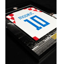 画像をギャラリービューアに読み込む, ルカ・モドリッチ【直筆サイン入り】クロアチア代表ユニホーム2022-23(フレーム入り)