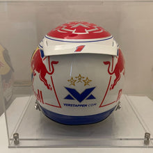 画像をギャラリービューアに読み込む, 【直筆サイン入り】 マックス・フェルスタッペン 2024年 フルサイズヘルメット(展示プレート付き)