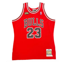 画像をギャラリービューアに読み込む, 【直筆サイン入り】マイケルジョーダン 額入り Mitchell & Ness ユニフォーム ※アッパーデック証明