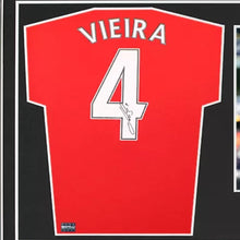 画像をギャラリービューアに読み込む, パトリック・ヴィエラ【直筆サイン入り】アーセナル ホーム ユニホーム(フレーム入り)