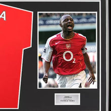 画像をギャラリービューアに読み込む, パトリック・ヴィエラ【直筆サイン入り】アーセナル ホーム ユニホーム(フレーム入り)