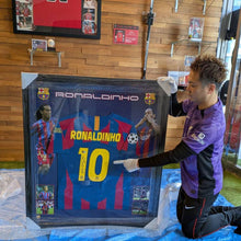 画像をギャラリービューアに読み込む, =店内販売品=【直筆サイン入り】ロナウジーニョ FCバルセロナユニフォーム ※2005-2006 CL優勝 ver