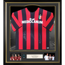 画像をギャラリービューアに読み込む, ルード・フリット、ファン・バステン、フランク・ライカールト【直筆サイン入り】ACミランホームユニホーム(フレーム入り)