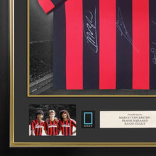 画像をギャラリービューアに読み込む, ルード・フリット、ファン・バステン、フランク・ライカールト【直筆サイン入り】ACミランホームユニホーム(フレーム入り)