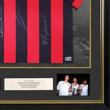 画像をギャラリービューアに読み込む, ルード・フリット、ファン・バステン、フランク・ライカールト【直筆サイン入り】ACミランホームユニホーム(フレーム入り)