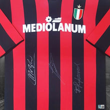 画像をギャラリービューアに読み込む, ルード・フリット、ファン・バステン、フランク・ライカールト【直筆サイン入り】ACミランホームユニホーム(フレーム入り)