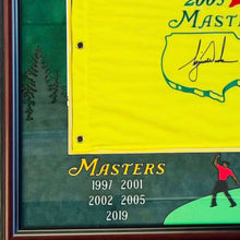 画像をギャラリービューアに読み込む, タイガー・ウッズ【直筆サイン入り】2005 マスターズフラッグ 28/500(フレーム入り)