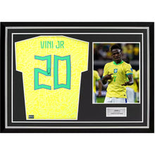 画像をギャラリービューアに読み込む, =残り1点= ヴィニシウスJr【直筆サイン入り】ブラジル代表2024 ホームユニホーム(フレーム入り)