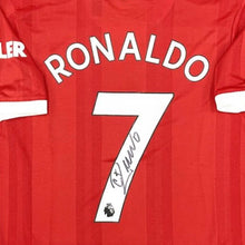 画像をギャラリービューアに読み込む, 【直筆サイン入り】クリロナ マンU 2021-22 ユニフォーム(フレーム入り)