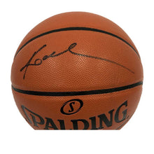 画像をギャラリービューアに読み込む, 【直筆サイン入り】コービー・ブライアント バスケットボール(ケース付き)