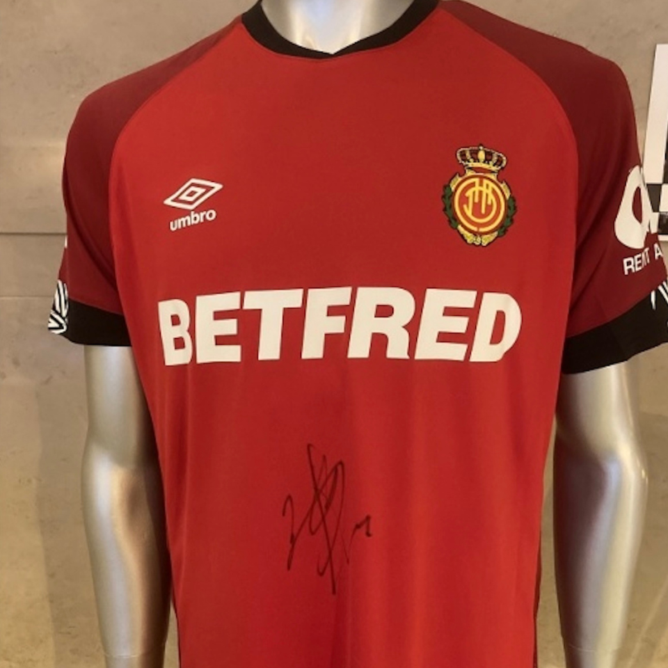 直筆サイン入り】久保建英 マジョルカユニフォーム – AuthentiCo. 直筆サイン入り】久保建英 マジョルカユニフォーム – AuthentiCo.