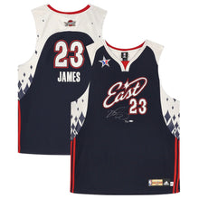 画像をギャラリービューアに読み込む, 額入り】レブロンジェームズ 直筆サイン入り クリーブランドキャバリアーズ 2007オールスターゲームユニフォーム 世界限定123品