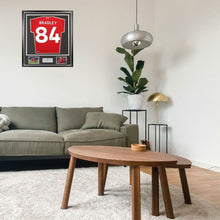 画像をギャラリービューアに読み込む, コナー・ブラッドリー【直筆サイン入り】リバプール 2025-26 ホームユニフォーム（フレーム入り）
