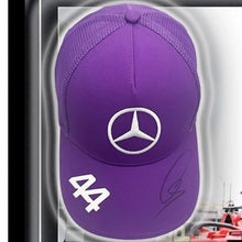画像をギャラリービューアに読み込む, ルイス・ハミルトン【直筆サイン入り】F1世界チャンピオン7回獲得記念 メルセデス キャップ（額装・フレーム入り）
