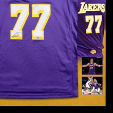 画像をギャラリービューアに読み込む, =残り1点=  ルカ・ドンチッチ【直筆サイン入り】ロサンゼルスレイカーズ パープルユニフォーム（フレーム入り）
