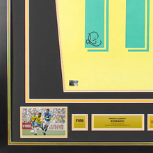 画像をギャラリービューアに読み込む, ロマーリオ【直筆サイン入り】FIFAワールドカップ公式 ブラジル代表 1970レトロユニフォーム（額装・フレーム入り）

