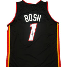 画像をギャラリービューアに読み込む, =残り1点= クリス・ボッシュ【直筆サイン入り】マイアミ・ヒートユニホーム(フレーム入り)
