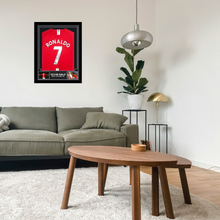 画像をギャラリービューアに読み込む, =残り1点= クリスティアーノ・ロナウド【直筆サイン入り】マンチェスター・ユナイテッドホームユニホーム(フレーム入り)
