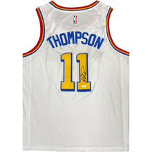 画像をギャラリービューアに読み込む, =残り1点= クレイ・トンプソン【直筆サイン入り】ゴールデンステート・ウォリアーズユニホーム(フレーム入り)
