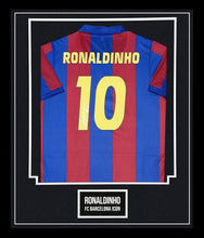 画像をギャラリービューアに読み込む, 【額入り】 ロナウジーニョ 直筆サイン入り  FCバルセロナユニフォーム
